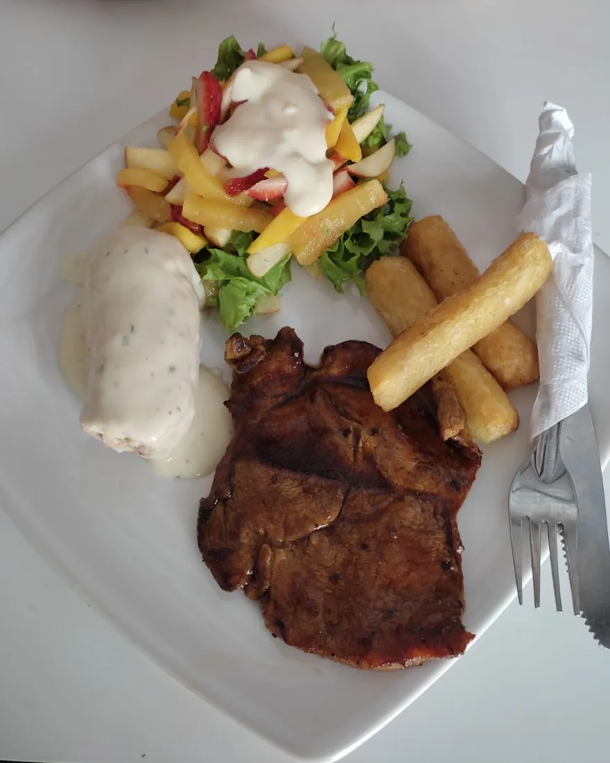 Pechuga rellena, cerdo y yuca
